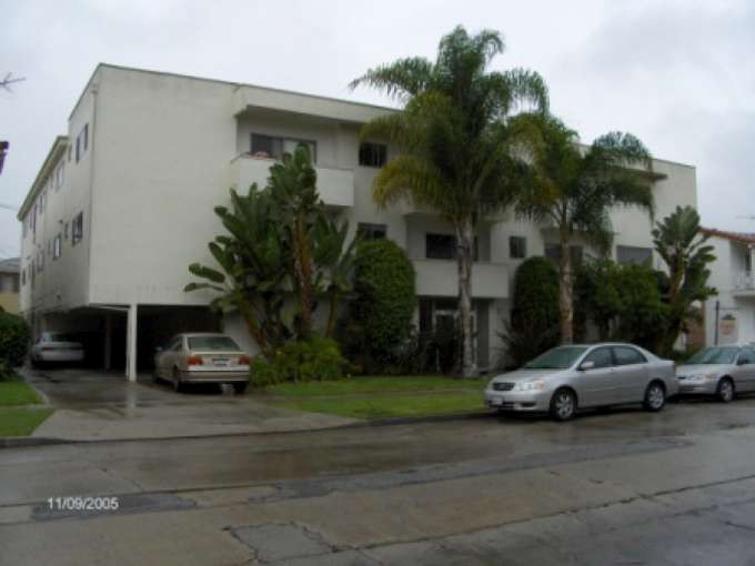 17 Unit Apartment Building in Beverly Hills Adjacent