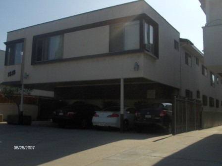 7 Unit Apartment Building blocks from Pico Blvd in Beverly Hills Adjacent